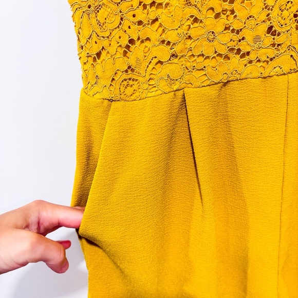 DYNAMITE Yellow romper with floral lace and open back - Picture 7 of 9